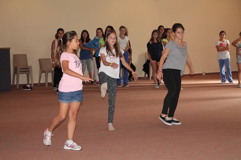 Village Camps International Summer Camp Leysin, Switzerland 2026-08-15 https://www.villagecamps.com/journals_admin/images/692-20-dance (33).jpg